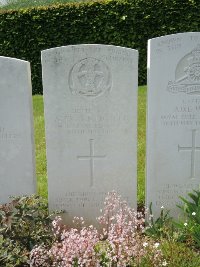 Bagneux British Cemetery Gezaincourt - Mitchell, Alexander Goble