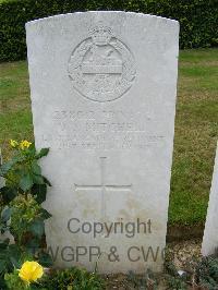 Bagneux British Cemetery Gezaincourt - Mitchell, Oliver John