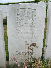 Bagneux British Cemetery Gezaincourt - Molloy, J