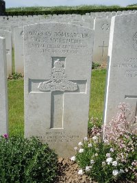 Bagneux British Cemetery Gezaincourt - Molyneux, George Edward