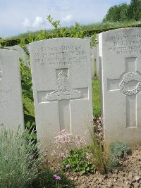 Bagneux British Cemetery Gezaincourt - Montgomerie, William Manson