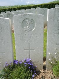 Bagneux British Cemetery Gezaincourt - Moon, Oliver Percy