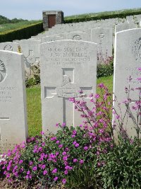 Bagneux British Cemetery Gezaincourt - Moralee, James William