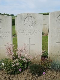 Bagneux British Cemetery Gezaincourt - Mott, Charles James