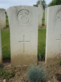 Bagneux British Cemetery Gezaincourt - Mountfield, J G