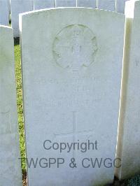 Bagneux British Cemetery Gezaincourt - Neil, G