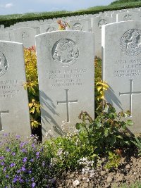 Bagneux British Cemetery Gezaincourt - Nelson, F A J