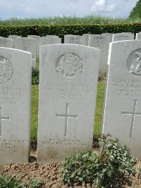 Bagneux British Cemetery Gezaincourt - North, Charles Edward Philip James