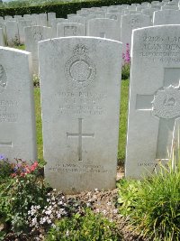 Bagneux British Cemetery Gezaincourt - Nye, R T