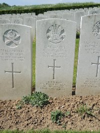 Bagneux British Cemetery Gezaincourt - Osmond, C T