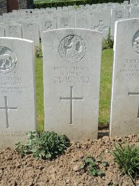 Bagneux British Cemetery Gezaincourt - Owen, A