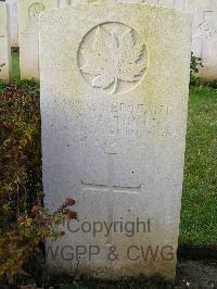 Bagneux British Cemetery Gezaincourt - Pattinson, F O