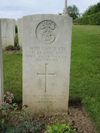 Bagneux British Cemetery Gezaincourt - Pearce, Herbert