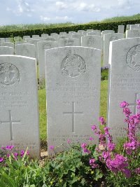 Bagneux British Cemetery Gezaincourt - Pearson, Kenneth Herbert