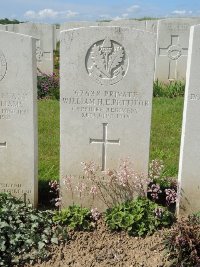 Bagneux British Cemetery Gezaincourt - Pettifor, William Henry Ernest