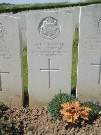 Bagneux British Cemetery Gezaincourt - Porter, W J