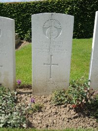 Bagneux British Cemetery Gezaincourt - Porter, W C