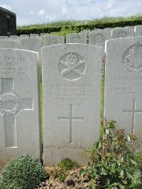 Bagneux British Cemetery Gezaincourt - Pratt, A E