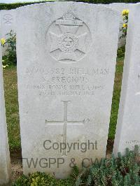 Bagneux British Cemetery Gezaincourt - Precious, S