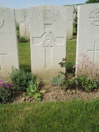 Bagneux British Cemetery Gezaincourt - Reynolds, Arthur Charles