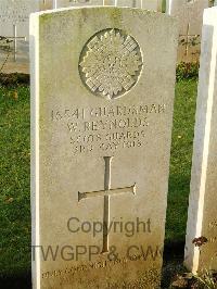 Bagneux British Cemetery Gezaincourt - Reynolds, William