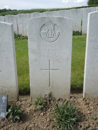 Bagneux British Cemetery Gezaincourt - Rigby, S W