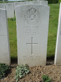 Bagneux British Cemetery Gezaincourt - Riley, Russell