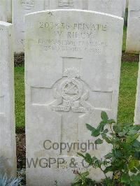 Bagneux British Cemetery Gezaincourt - Riley, William