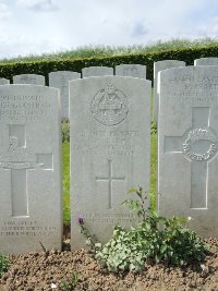 Bagneux British Cemetery Gezaincourt - Riley, Wilfred