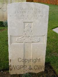 Bagneux British Cemetery Gezaincourt - Ritchie, Peter