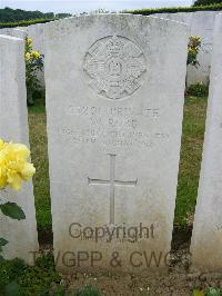 Bagneux British Cemetery Gezaincourt - Robb, William