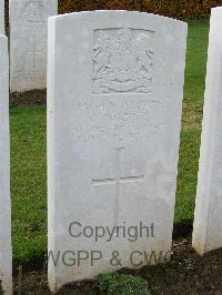 Bagneux British Cemetery Gezaincourt - Roberts, C