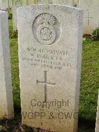 Bagneux British Cemetery Gezaincourt - Roberts, William