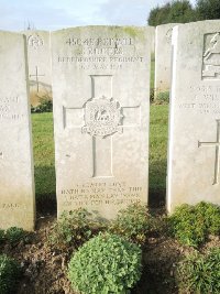 Bagneux British Cemetery Gezaincourt - Rogers, James