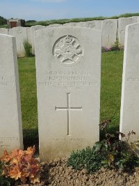 Bagneux British Cemetery Gezaincourt - Romeril, Eric William