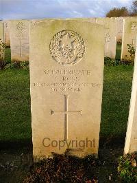 Bagneux British Cemetery Gezaincourt - Ross, C