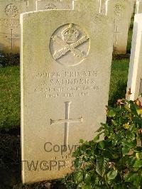 Bagneux British Cemetery Gezaincourt - Saunders, John