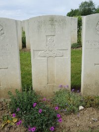 Bagneux British Cemetery Gezaincourt - Saunders, Stephen Frederick