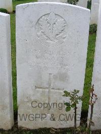 Bagneux British Cemetery Gezaincourt - Scott, C