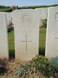 Bagneux British Cemetery Gezaincourt - Siebert, A V