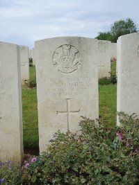 Bagneux British Cemetery Gezaincourt - Simkins, C R