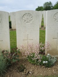 Bagneux British Cemetery Gezaincourt - Smith, C