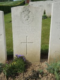 Bagneux British Cemetery Gezaincourt - Smith, F