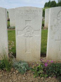 Bagneux British Cemetery Gezaincourt - Smith, O N