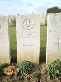 Bagneux British Cemetery Gezaincourt - Smith, R