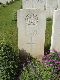 Bagneux British Cemetery Gezaincourt - Smith, S