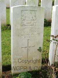 Bagneux British Cemetery Gezaincourt - Spittle, J