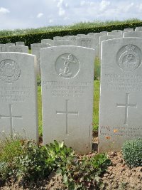 Bagneux British Cemetery Gezaincourt - Sprange, E A