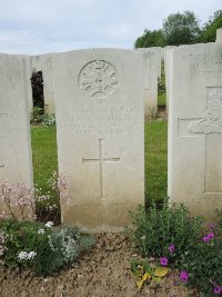 Bagneux British Cemetery Gezaincourt - Squires, H G S