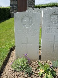 Bagneux British Cemetery Gezaincourt - Squires, James Arthur